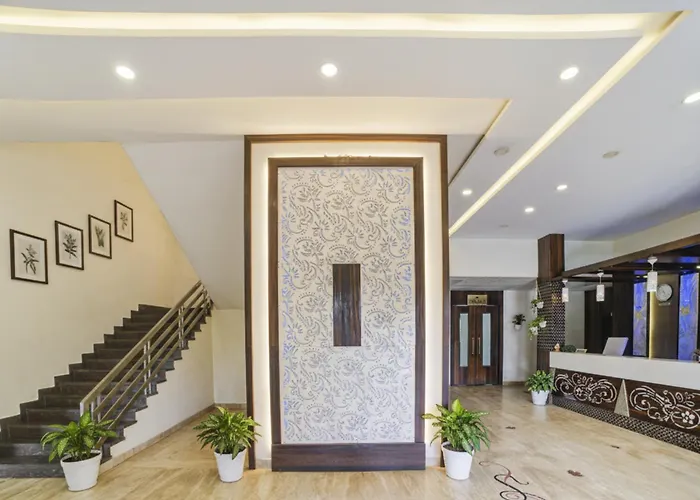 Fabhotel Bee TownAirport Hotel